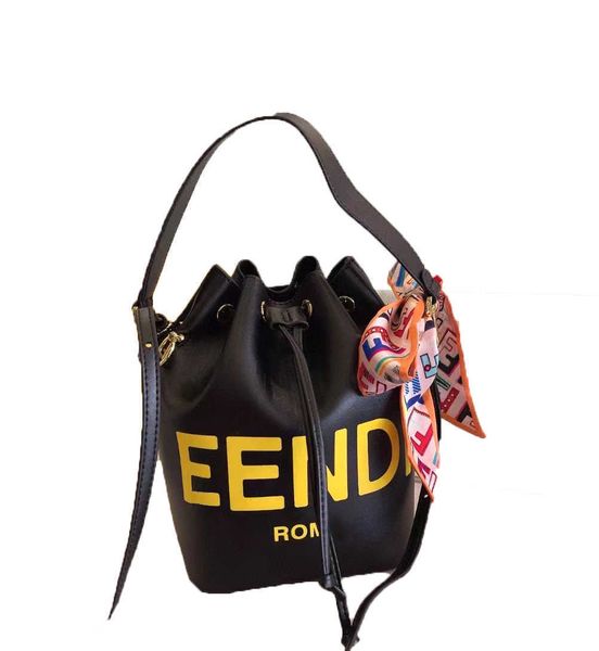 2021 women's bag letter print drawstring slung bucket lazy street style one shoulder hand hand handbag zly
2021 women's bag letter print drawstring slung bucket lazy street style one shoulder hand hand handbag zly