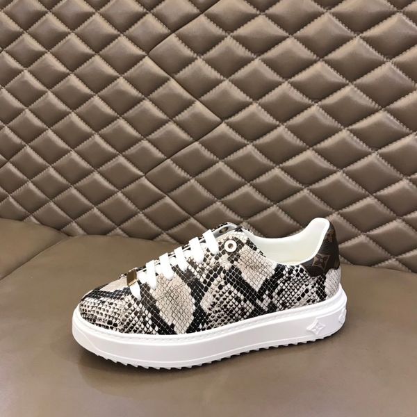 2021 new men's and women's shoes fashion luxury and comfort designer lace-up platform leather brand sneakers, Red;white
2021 new men's and women's shoes fashion luxury and comfort designer lace-up platform leather brand sneakers, Red;white