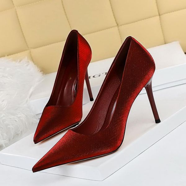 dress shoes 2021 spring women satin silk stiletto 9.5cm high heels sequins pointed toe pumps tacones elegant office lady wedding, Black
dress shoes 2021 spring women satin silk stiletto 9.5cm high heels sequins pointed toe pumps tacones elegant office lady wedding, Black