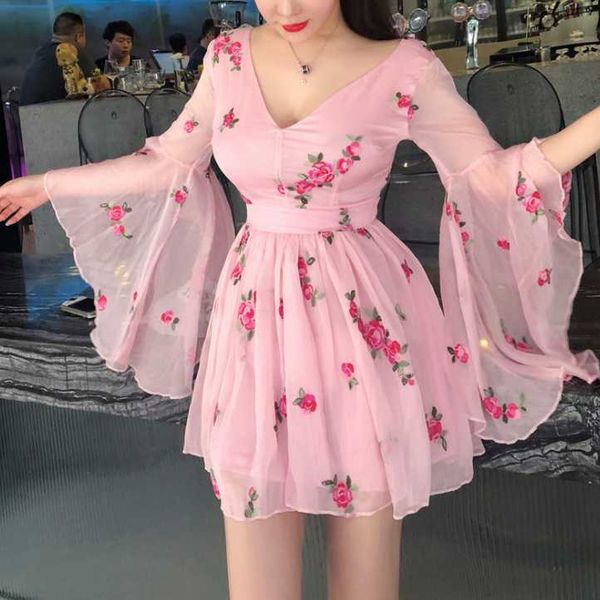 casual dresses 2021 summer vintage bandage flowers dress women pink long flare sleeve v-neck party da149, Black;gray
casual dresses 2021 summer vintage bandage flowers dress women pink long flare sleeve v-neck party da149, Black;gray