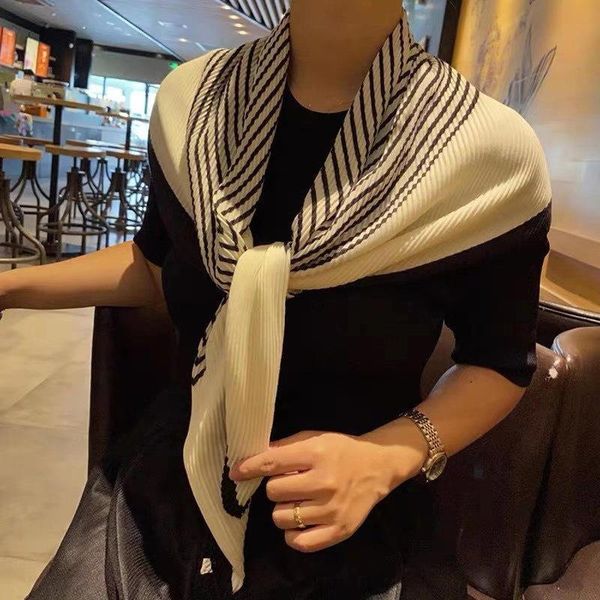 scarves 2021 spring korean 90 creased cotton linen handkerchief with advanced feeling and silk scarf, Blue;gray
scarves 2021 spring korean 90 creased cotton linen handkerchief with advanced feeling and silk scarf, Blue;gray