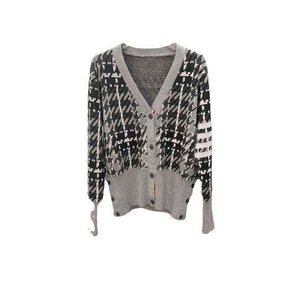 tb wool knitted cardigan women's autumn thousand bird check thick needle color matching loose v-neck short sweater long sleeve coat, Black
tb wool knitted cardigan women's autumn thousand bird check thick needle color matching loose v-neck short sweater long sleeve coat, Black