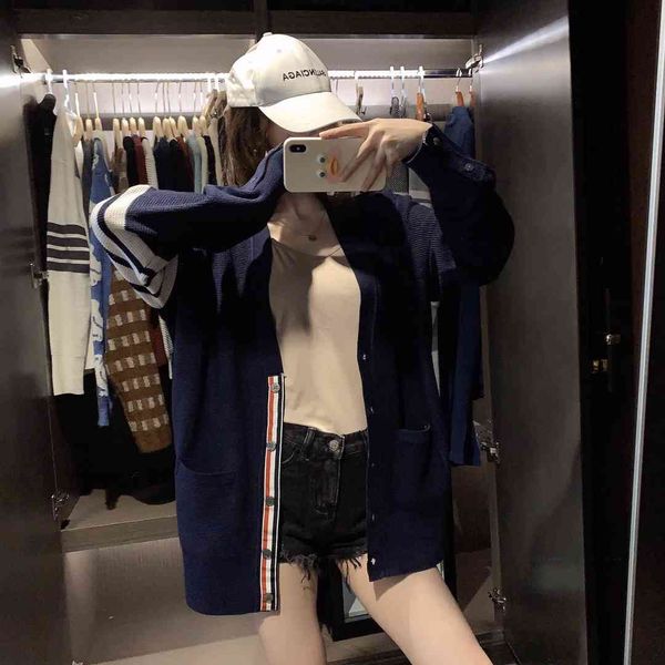 21 autumn new knitted wool cardigan women's medium and loose tb college style sweater long sleeved coat fashion, White;black
21 autumn new knitted wool cardigan women's medium and loose tb college style sweater long sleeved coat fashion, White;black