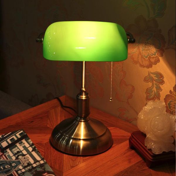 siuu vintage american bedroom, iron art, bedside lamp, study, desk, work, eye protection, led nursing night light
siuu vintage american bedroom, iron art, bedside lamp, study, desk, work, eye protection, led nursing night light