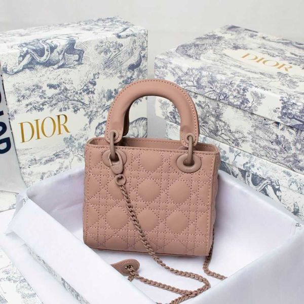 2021 new xiaoxiangfeng straddle portable frosted mini three lattice rhombic chain leather casual messenger bag handbag zly
2021 new xiaoxiangfeng straddle portable frosted mini three lattice rhombic chain leather casual messenger bag handbag zly