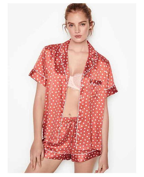 v-neck silky satin loose autumn summer housewear new short sleeve pajamas suit for ladies, Black;white
v-neck silky satin loose autumn summer housewear new short sleeve pajamas suit for ladies, Black;white