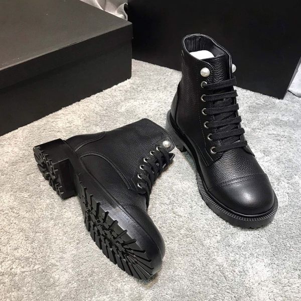 2021 fashion brand mid tube women's autumn boots and winter thick heel flat bottom short leather versatile thin, Black
2021 fashion brand mid tube women's autumn boots and winter thick heel flat bottom short leather versatile thin, Black