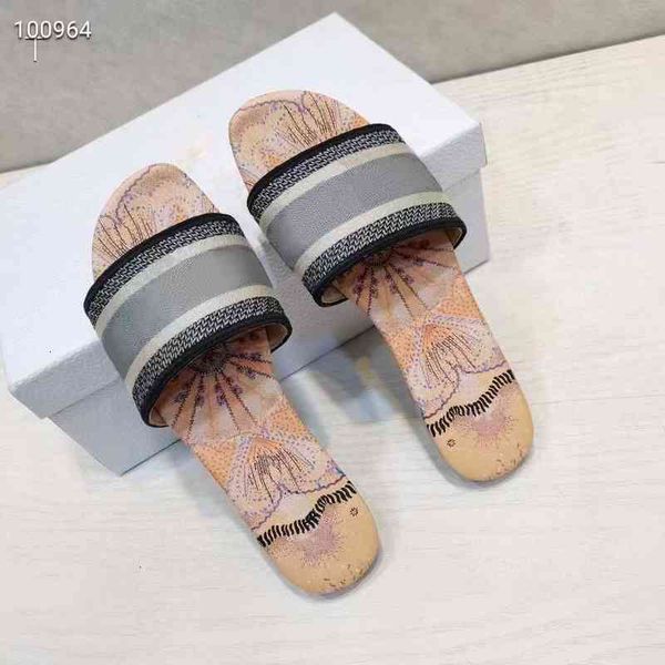 slippers 2022 paris womens summer embroidery sandal floral brocade fashion flip flops genuine leather dazzle flowers slipper with box 8nhi, Black
slippers 2022 paris womens summer embroidery sandal floral brocade fashion flip flops genuine leather dazzle flowers slipper with box 8nhi, Black