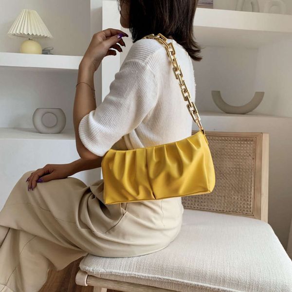 hbp fashion 2021 new cloud pack women's foreign style pleated chain one shoulder cross carrying dumpling bag
hbp fashion 2021 new cloud pack women's foreign style pleated chain one shoulder cross carrying dumpling bag