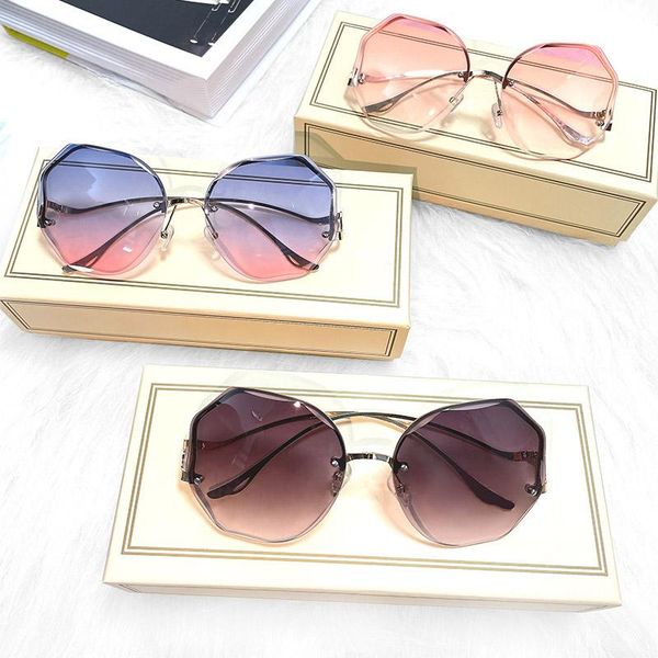 sunglasses fashion gradient color women's luxury cut trimming rimless lens metal curved temple women outdoor glasses, White;black
sunglasses fashion gradient color women's luxury cut trimming rimless lens metal curved temple women outdoor glasses, White;black