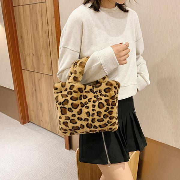 winter new fashion shoulder crossbody bag female leopard bag chain large plush bucket handbag messenger soft warm fur totes
winter new fashion shoulder crossbody bag female leopard bag chain large plush bucket handbag messenger soft warm fur totes