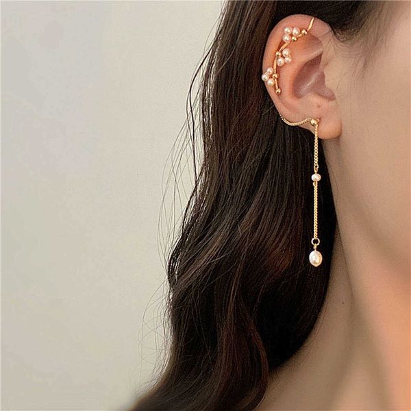 2021 fashion imitation pearl chain manchet crab bone earrings for women elegant flower long root ear clip women's jewelry, Golden
2021 fashion imitation pearl chain manchet crab bone earrings for women elegant flower long root ear clip women's jewelry, Golden