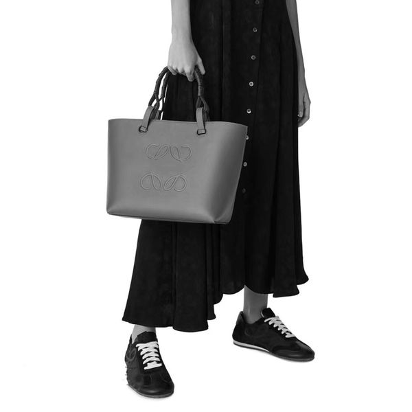 agram tote classic calfskin fashion hand bill of lading shoulder bag super large capacity simple atmosphere, Black;red
agram tote classic calfskin fashion hand bill of lading shoulder bag super large capacity simple atmosphere, Black;red