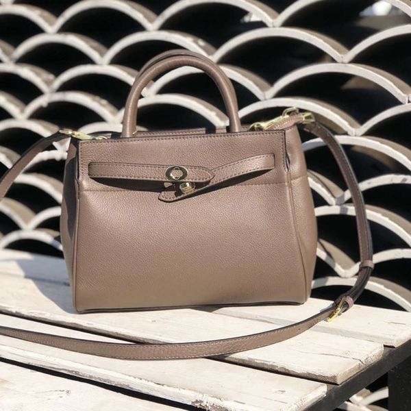 new lychee pattern head lace handbag leather briefcase commuter shoulder messenger bag
new lychee pattern head lace handbag leather briefcase commuter shoulder messenger bag