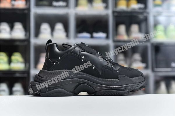 2021 mens womens casual shoes white black blue air cushion triple s low make old combination boots sports size 36-45
2021 mens womens casual shoes white black blue air cushion triple s low make old combination boots sports size 36-45