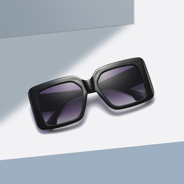 new generous frame men's and women's trend gradient color fashion sunglasses 9077, White;black
new generous frame men's and women's trend gradient color fashion sunglasses 9077, White;black