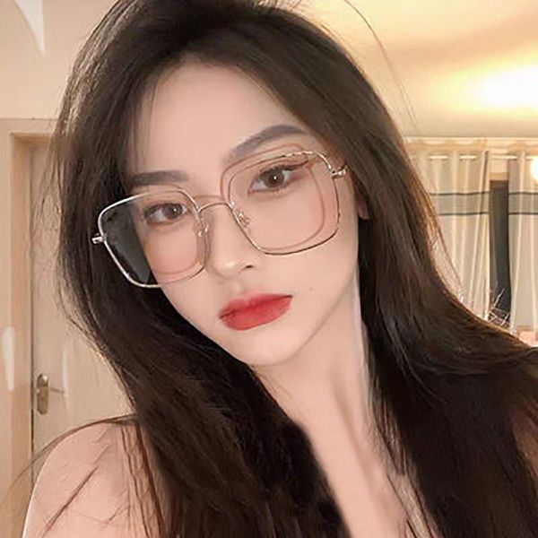 sunglasses 2021 anti-blue radiation flat retro metal square frame glasses women with diamond reading, White;black
sunglasses 2021 anti-blue radiation flat retro metal square frame glasses women with diamond reading, White;black