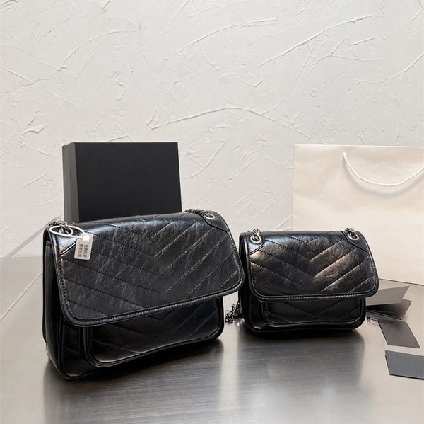 leather quality chain shoulder bags fashion tote bag black size 26x18 / 21x15cm gift box packaging
leather quality chain shoulder bags fashion tote bag black size 26x18 / 21x15cm gift box packaging