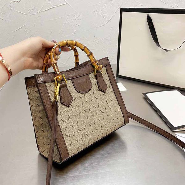 ladies shopping bag quality retro letter prints crossbody handbag ebony color cow leather shoulder back bags
ladies shopping bag quality retro letter prints crossbody handbag ebony color cow leather shoulder back bags