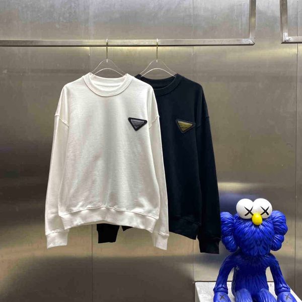 2021 europe's fashion luxury rubber triangle letter printed sweatshirt, famous men's designer, and explosive super large, Black
2021 europe's fashion luxury rubber triangle letter printed sweatshirt, famous men's designer, and explosive super large, Black