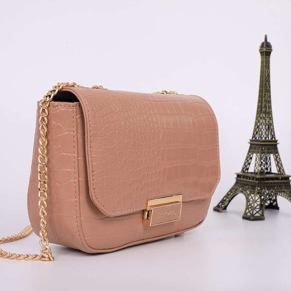 female fashion chain type shoulder bag pu leather large capacity versatile models crossbody bags delivery
female fashion chain type shoulder bag pu leather large capacity versatile models crossbody bags delivery