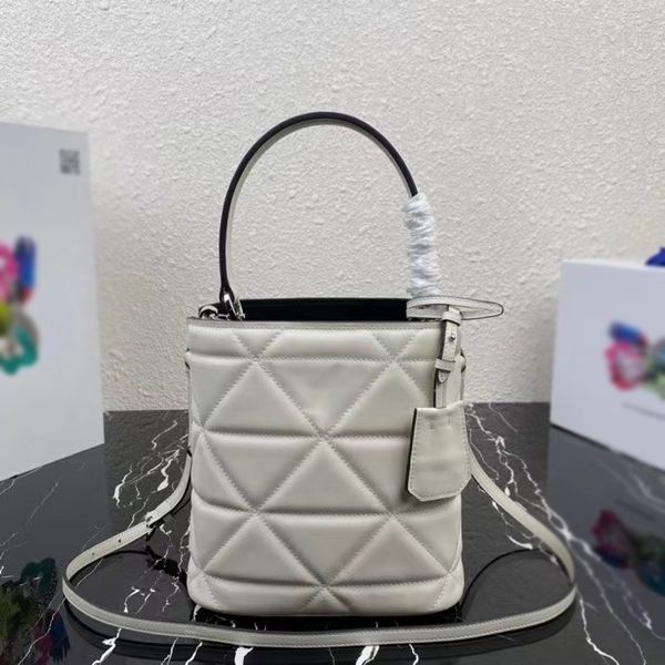 5a p's latest bag made of cow leather, diagonal straddle single shoulder bag diamond embroidery pattern design
5a p's latest bag made of cow leather, diagonal straddle single shoulder bag diamond embroidery pattern design