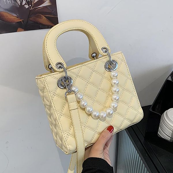 evening bags casual shoulder for women 2021 designer solid color leather crossbody bag pearl handbag
evening bags casual shoulder for women 2021 designer solid color leather crossbody bag pearl handbag