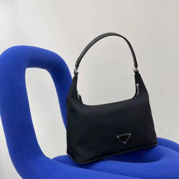 nylon lunch bags 2021 luxury lady designer underarm baguette bag simple daily commute large capacity portable shoulder bag
nylon lunch bags 2021 luxury lady designer underarm baguette bag simple daily commute large capacity portable shoulder bag
