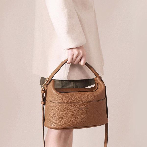 evening bags designer brand leather hobos bag commuting to work pouch 2021 lady diagonal simple temperament shoulder
evening bags designer brand leather hobos bag commuting to work pouch 2021 lady diagonal simple temperament shoulder