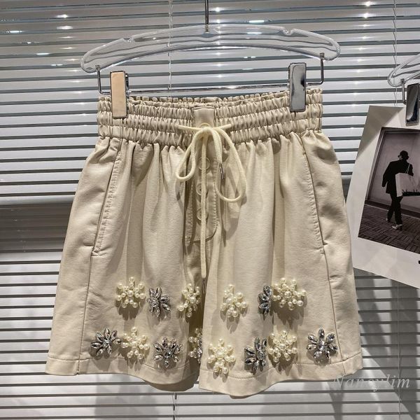 women's shorts leather women 2021 autumn and winter rhinestone flower beaded drawstring elastic waist pu short femme, White;black
women's shorts leather women 2021 autumn and winter rhinestone flower beaded drawstring elastic waist pu short femme, White;black
