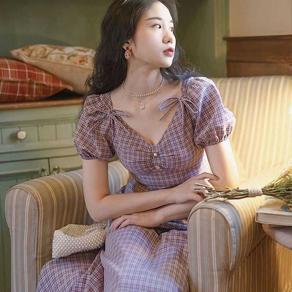 summer french vintage plaid dres purple v-neck puff sleeve midi princess female kawaii slim korean casual robe 210604, Black;gray
summer french vintage plaid dres purple v-neck puff sleeve midi princess female kawaii slim korean casual robe 210604, Black;gray