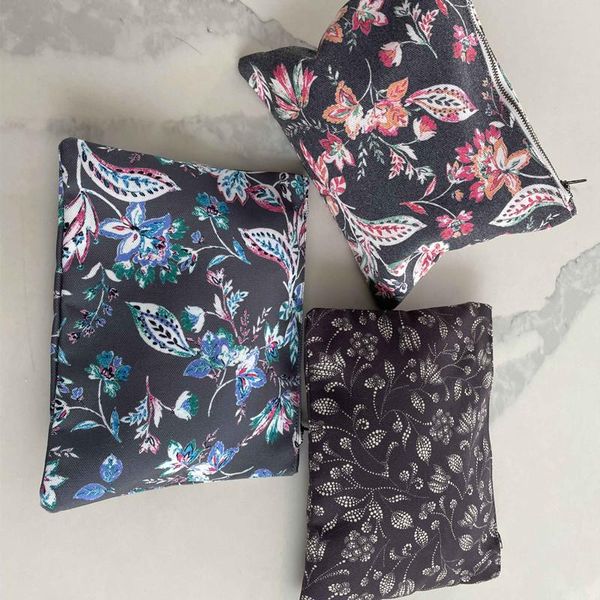 cosmetic bags & cases women flocking letter clutch bag zipper casual ladies fashion canvas 2021
cosmetic bags & cases women flocking letter clutch bag zipper casual ladies fashion canvas 2021