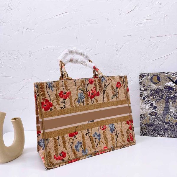 wholesale handbags causal totes bag woman ladies luxury large designer utility tote gift basket embroidery canvas genuine leather shoulder s
wholesale handbags causal totes bag woman ladies luxury large designer utility tote gift basket embroidery canvas genuine leather shoulder s