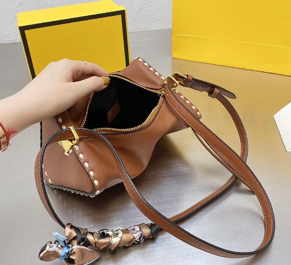 21fw women's single shoulder bags handbag designer underarm bag fashion with silk scarf style triangle bagss wallet
21fw women's single shoulder bags handbag designer underarm bag fashion with silk scarf style triangle bagss wallet