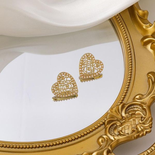 stud minar korean hollow rose love heart earrings for women sweet gold color metal simulated pearl floral oorbellen, Golden;silver
stud minar korean hollow rose love heart earrings for women sweet gold color metal simulated pearl floral oorbellen, Golden;silver