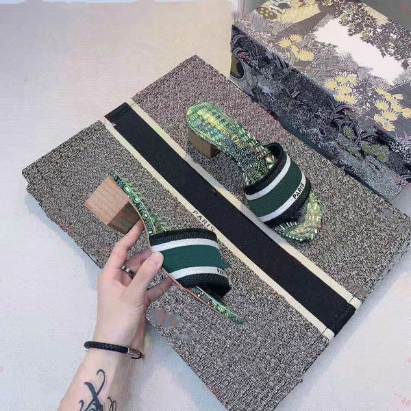 2021 paris women slippers summer girls beach slides flip flops loafers embroidered slippers large with box size35-43, Black
2021 paris women slippers summer girls beach slides flip flops loafers embroidered slippers large with box size35-43, Black