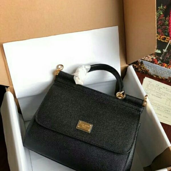 genuine leather high-end dujiabanna brand european and american fashion style women's hand-held.messenger bag no.25
genuine leather high-end dujiabanna brand european and american fashion style women's hand-held.messenger bag no.25