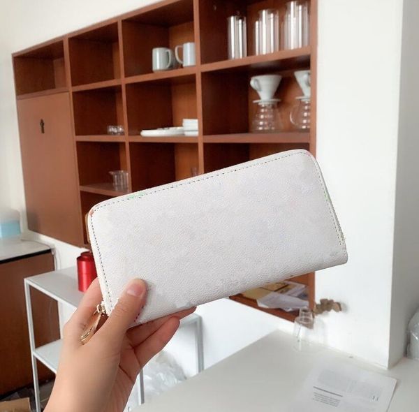 luxury designer women long wallet classic brand gradient letter female clutch bags fashion large-capacity multi-card coin purse famous ladie, Red;black
luxury designer women long wallet classic brand gradient letter female clutch bags fashion large-capacity multi-card coin purse famous ladie, Red;black