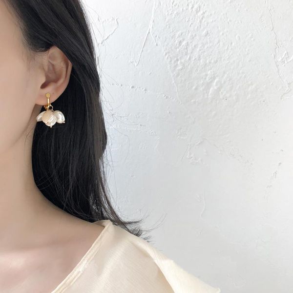 clip-on & screw back acrylic shell clip earrings without piercing for women elegant baroque flat pearls no pierced earclips, Silver
clip-on & screw back acrylic shell clip earrings without piercing for women elegant baroque flat pearls no pierced earclips, Silver