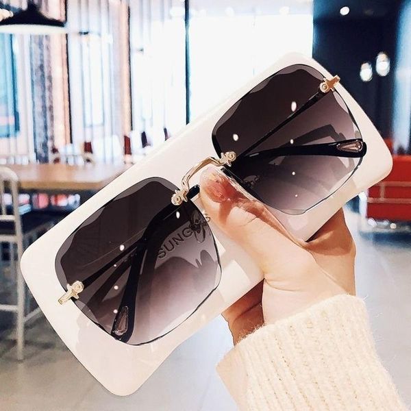 sunglasses 2021 fashion retro square gradient color thin personalized thinning trend uv protection, White;black
sunglasses 2021 fashion retro square gradient color thin personalized thinning trend uv protection, White;black