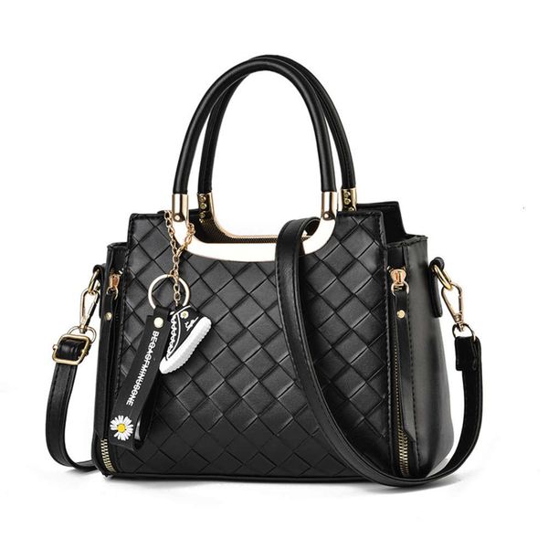 hbp autumn and winter 2021 new trend fashion handbag large capacity women's woven one shoulder bag
hbp autumn and winter 2021 new trend fashion handbag large capacity women's woven one shoulder bag