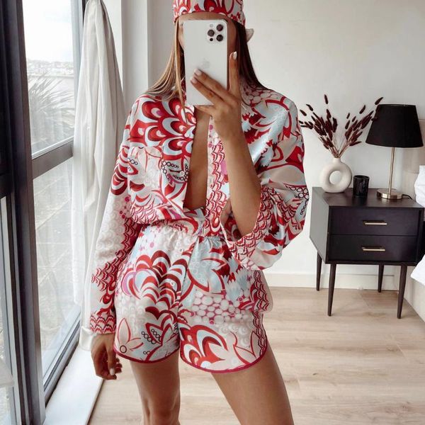 women's t-shirt 3 pcs women printed outfits, adults button-down long sleeve turn-down collar shirt + shorts headscarf, White
women's t-shirt 3 pcs women printed outfits, adults button-down long sleeve turn-down collar shirt + shorts headscarf, White