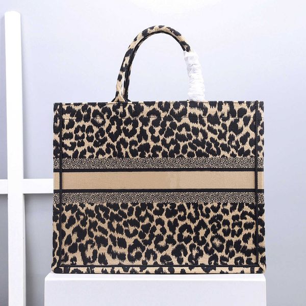 canvas bag large-capacity female 2021 new korean fashion shopping tote net celebrity one-shoulder
canvas bag large-capacity female 2021 new korean fashion shopping tote net celebrity one-shoulder