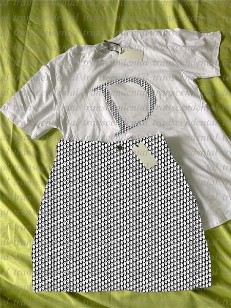 classic letter two piece dress short sleeve embroideryd t shirt + jacquard high waist skirt suit for women, White
classic letter two piece dress short sleeve embroideryd t shirt + jacquard high waist skirt suit for women, White