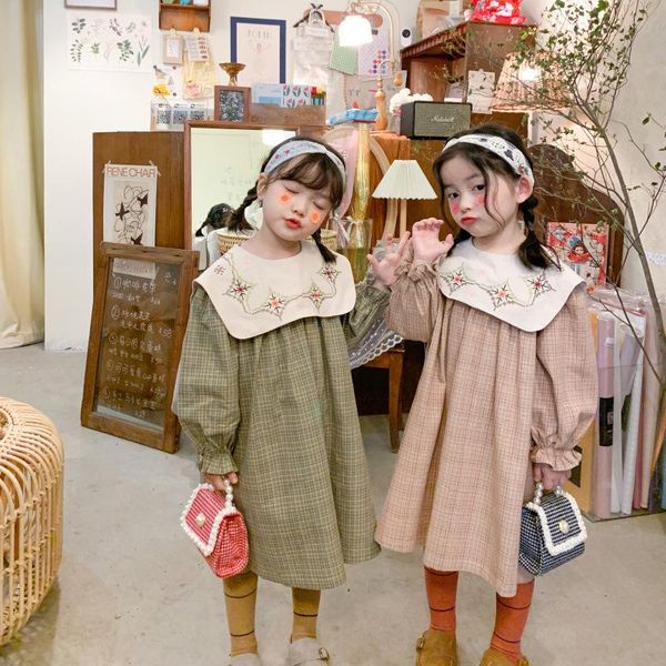 girl's dresses korean style 2021 spring retro embroidery plaid dress for girls cotton big turn-down collar long sleeve, Red;yellow
girl's dresses korean style 2021 spring retro embroidery plaid dress for girls cotton big turn-down collar long sleeve, Red;yellow