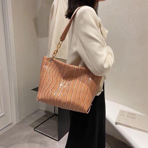 evening bags women vintage stone pattern pu leather shoulder bag casual chain large capacity handbags shopping luxury designer handbag
evening bags women vintage stone pattern pu leather shoulder bag casual chain large capacity handbags shopping luxury designer handbag