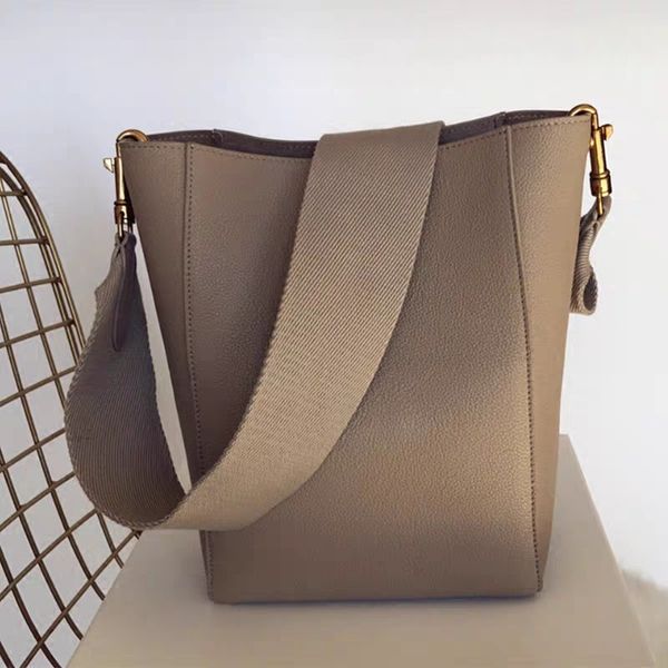new wide shoulder strap leather bucket bag leather women s bag small versatile simple one shoulder messenger bag
new wide shoulder strap leather bucket bag leather women s bag small versatile simple one shoulder messenger bag
