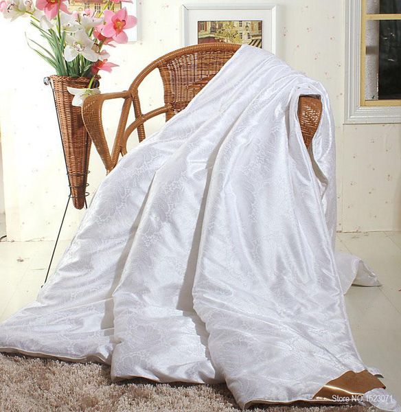 100% mulberry silk comforter for winter/summer king queen full twin size white/red color quilt/duvet/blanket filler
100% mulberry silk comforter for winter/summer king queen full twin size white/red color quilt/duvet/blanket filler