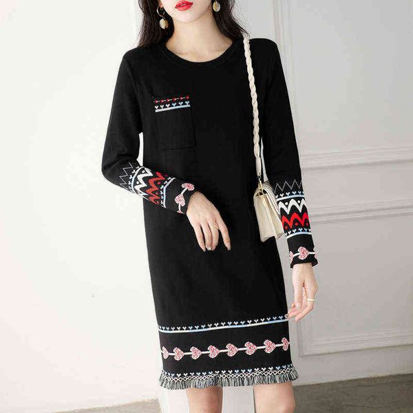 casual dresses national style loose knit 2022 autumn and winter women's fashion embroidery bottomed wool dresses, Black;gray
casual dresses national style loose knit 2022 autumn and winter women's fashion embroidery bottomed wool dresses, Black;gray