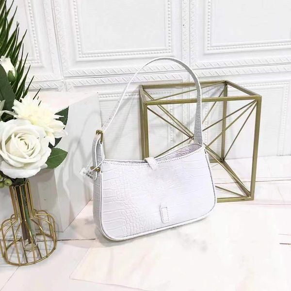 fashion bags ladies handbag retro print shoulder gold chain messenger bag women handle tote
fashion bags ladies handbag retro print shoulder gold chain messenger bag women handle tote